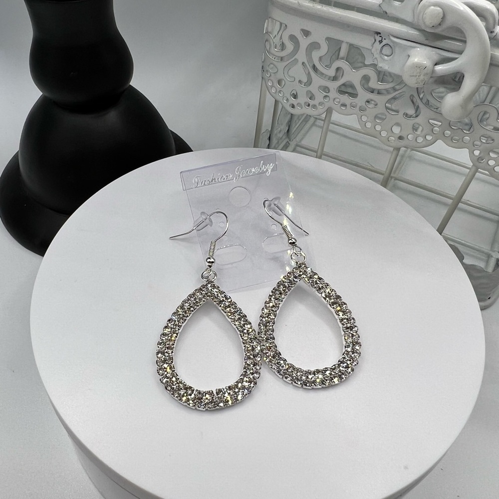Silver Tone Fashion Jewelry Earrings NEW